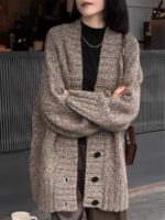 2025년 가을 겨울 신상품 루즈 레이지 스타일 V넥 스웨터 여성 코트 니치 디자인 미디 길이 니트 카디건 - 이미지 2