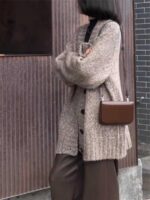 2025년 가을 겨울 신상품 루즈 레이지 스타일 V넥 스웨터 여성 코트 니치 디자인 미디 길이 니트 카디건 - 이미지 3