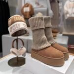 UGG2025 가을 겨울 신상품 양말 부츠 두꺼운 바닥 패션 딥 미니 숏 튜브 스노우 부츠 여성 1168170 - 이미지 2