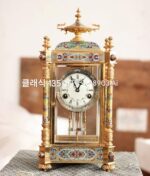 유럽 ​​및 미국 복고풍 탁상 시계 창의적인 진자 시계 거실 벽난로 클루아조네 에나멜 금도금 기계식 시계