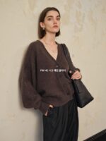 CHICJANE 치 지안/남아프리카 수입 베이비 모헤어 소프트 벨벳 릴렉스 미니멀리스트 커스텀 다이 V넥 카디건 - 이미지 4