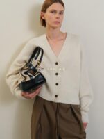 CHICJANE 치 지안/남아프리카 수입 베이비 모헤어 소프트 벨벳 릴렉스 미니멀리스트 커스텀 다이 V넥 카디건 - 이미지 5