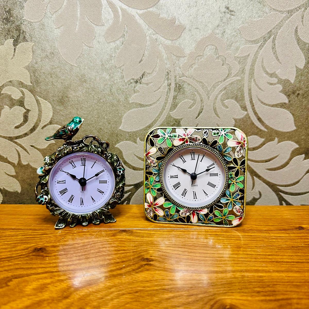 main_835874512263_0 운명의 집 유럽 복고풍 철제 시계 에나멜 색상 벽돌 간단한 테이블 시계 미니 시계 장식 장식품 - 이미지 1