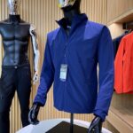 어반 비즈니스 시리즈! 방풍, 방수! 스탠드 칼라 캐주얼 재킷이 돋보이는 아웃도어 플러시 소재의 따뜻한 남성용 소프트쉘 재킷 - 이미지 2