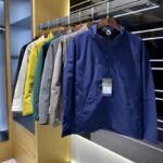 어반 비즈니스 시리즈! 방풍, 방수! 스탠드 칼라 캐주얼 재킷이 돋보이는 아웃도어 플러시 소재의 따뜻한 남성용 소프트쉘 재킷 - 이미지 3