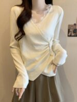 가을, 겨울 여성용 빅사이즈 스타일리쉬 V넥 레이스 스티칭 바텀 스웨터 배와 허리를 가려 날씬해 보이는 니트 탑 - 이미지 3