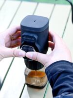 이탈리아 휴대용 소형 핸드헬드 자동차 야외 캠핑 미니 수동 파우더 캡슐 에스프레소 커피 머신 - 이미지 3