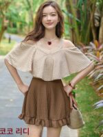 원피스 드레스 스타일의 플랫 앵글 러플 오프숄더 컬러블록 수영복은 배를 가려주어 여름철 온천 휴가 스타일에 여성을 날씬하고 보수적으로 보이게 해줍니다. - 이미지 3