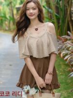 원피스 드레스 스타일의 플랫 앵글 러플 오프숄더 컬러블록 수영복은 배를 가려주어 여름철 온천 휴가 스타일에 여성을 날씬하고 보수적으로 보이게 해줍니다. - 이미지 4