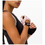 2025년 신제품 요가 사이클링 스포츠 피트니스 남녀용 장비 트레이닝 미끄럼 방지 굳은살 방지 철봉 반손가락 장갑 - 이미지 2