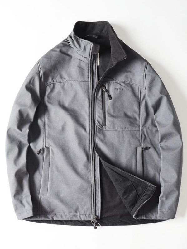 유럽 ​​싱글/89 유로 경량 방풍 방수 따뜻한 가을 겨울 남성 아웃도어 레저 스탠드업 칼라 플러스 벨벳 소프트 쉘 재킷