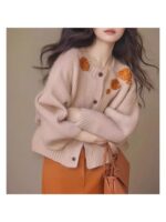 독특하고 세련된 꽃 자수 노화 방지 스웨터 재킷 디자인 싱글 브레스트 니트 가디건 스타일리시한 긴팔 탑 - 이미지 5