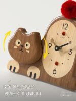 Mercerda 크리에이티브 데스크탑 시계 장식품이 거실 현관에 놓인 복고풍 원목 행운의 고양이 테이블 시계 - 이미지 3