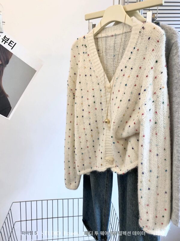 여성 가을 ​​겨울용 부드러운 모헤어 니트 스웨터 스몰 사이즈 스웨터 재킷을 위한 부드러운 스타일의 다채로운 폼폼 V넥 카디건