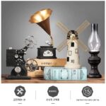 레트로한 향수를 불러일으키는 작은 장식품, 카페의 오래된 물건, 미국식 거실, 와인 캐비닛, 가정 장식, 책장 - 이미지 5