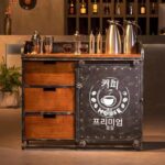 미국산 단단한 목재 식탁 사이드보드 수납 캐비닛 맞춤형 산업 스타일 복고풍 레스토랑 티테이블 찬장 식탁 캐비닛 작은 와인 캐비닛