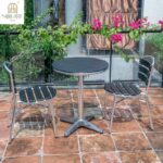 빌라, 정원, 홈스테이에 적합한 부식 방지 목재로 만든 야외 파티오 테이블과 의자; 북유럽 스타일의 야외 발코니 테라스; 유럽 스타일의 PVC 목재 테이블과 의자. - 이미지 4