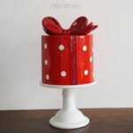 Big East Export 초대형 유럽식 손으로 그린 ​​선물 상자 모양 크리스마스 케이크 접시 휴일 장식 장식품 - 이미지 4