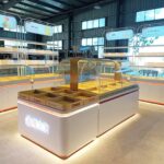 구운 음식 저장 선반 섬 캐비닛 견고한 나무 페인트 곡선형 새 말린 과일 디스플레이 캐비닛 대량 사탕 시식 디스플레이 랙