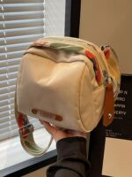 여성용 방수 나일론 천 메신저 백 2025년 신상품 대용량 숄더백 캐주얼 니치 디자인 통근백 - 이미지 4