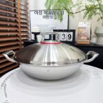 18/10 스테인리스 스틸 프라이팬 가정용 대형 두꺼운 이중 귀 코팅되지 않은 노스틱 둥근 바닥 프라이팬 대형 찜기