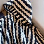 광저우 십삼홍 고품질 상품! 블랙 & 화이트 스트라이프 더블 지퍼 후드 니트 가디건 여성 루즈핏 스웨터 재킷 - 이미지 3