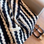 광저우 십삼홍 고품질 상품! 블랙 & 화이트 스트라이프 더블 지퍼 후드 니트 가디건 여성 루즈핏 스웨터 재킷 - 이미지 5