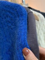 큰 사이즈 뚱뚱한 여자 중간 길이 파란색 스웨터 여성 코트 2025 봄 느슨한 게으른 니트 카디건 겉옷 - 이미지 2