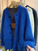 큰 사이즈 뚱뚱한 여자 중간 길이 파란색 스웨터 여성 코트 2025 봄 느슨한 게으른 니트 카디건 겉옷 - 이미지 5