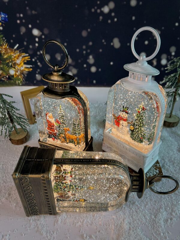 코스트코에서 판매하는 어린이용 크리스마스 선물과 같은 스타일의 숲 눈집 풍경 장식품, 크리스마스 이브 분위기 장식