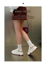 안팎 정품가죽 ~ 퀸즈 두꺼운 밑창 키높이 맥퀸 화이트 슈즈 2025 봄 가을 레트로 캐주얼 스포츠화 - 이미지 2