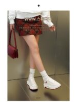 안팎 정품가죽 ~ 퀸즈 두꺼운 밑창 키높이 맥퀸 화이트 슈즈 2025 봄 가을 레트로 캐주얼 스포츠화 - 이미지 3