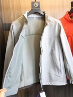 오프라인 1,000+! 보온성이 뛰어난 플리스 소재의 플리스 소재! 가을/겨울용 남성용 단색 아웃도어 방수 보온 스탠드업 칼라 재킷 트렌디