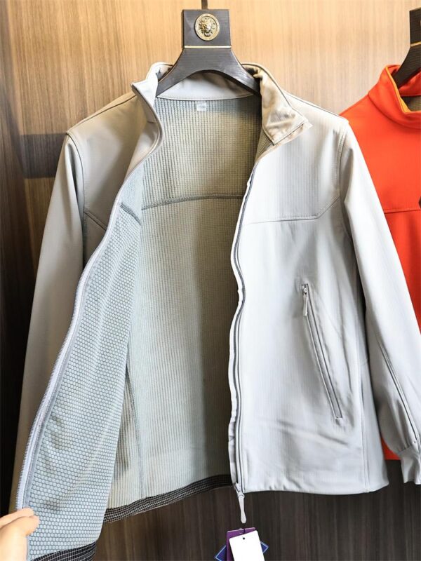 오프라인 1,000+! 보온성이 뛰어난 플리스 소재의 플리스 소재! 가을/겨울용 남성용 단색 아웃도어 방수 보온 스탠드업 칼라 재킷 트렌디