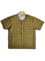 따뜻한 안감이 들어간 일본식 복고풍 산악 스타일 야외용 경량 흰색 덕다운 재킷, 짧은 소매의 겹쳐진 칼라 없는 짧은 소매 겉옷.