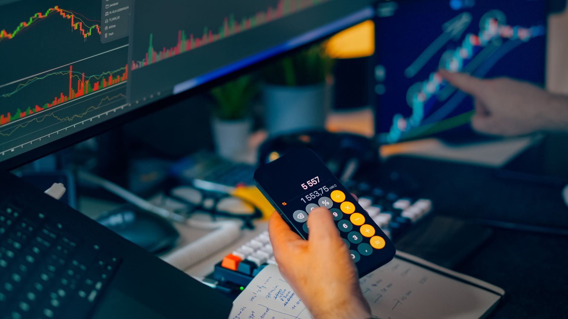 삼성전자 ETF 투자 방법과 개별주 차이점 핵심 비교 5 삼성전자 ETF 투자 방법과 개별주 차이점 핵심 비교 시장 변화에 맞춰 삼성전자와 ETF 투자 비중을 점검하는 모습